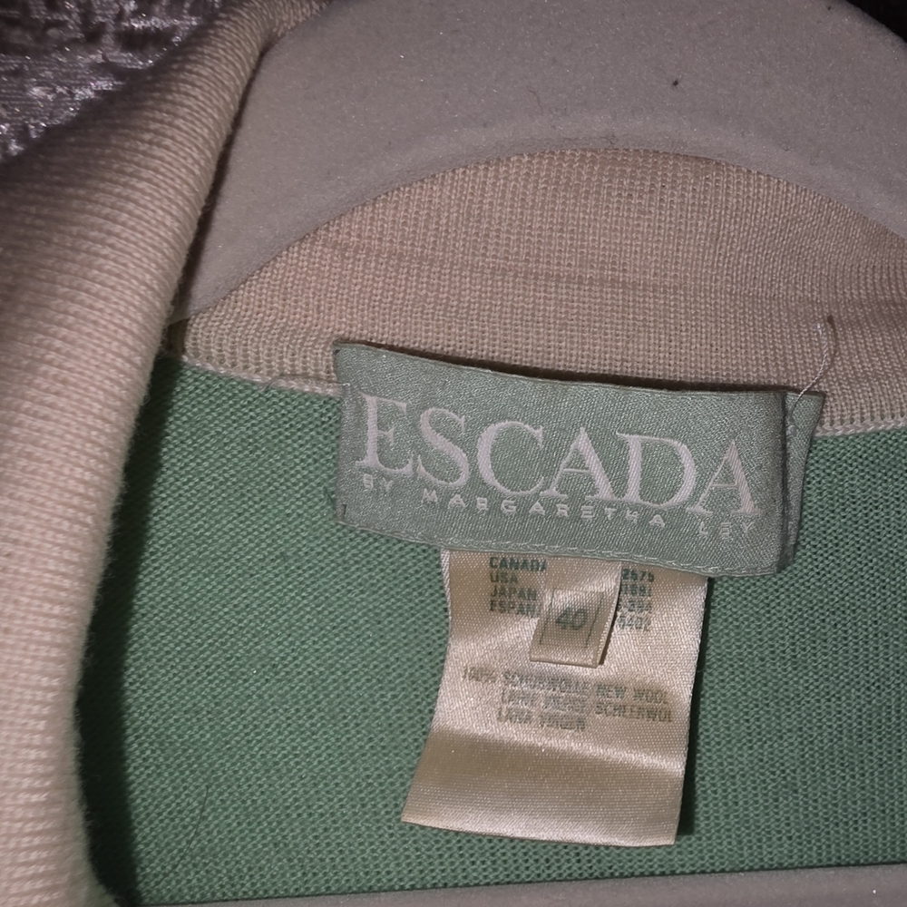 Escada Mint Green and Black Short Sleeve Top And matching Skirt - Picture 2 of 13